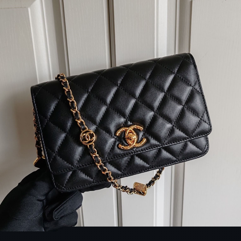 Ch*el woc bags